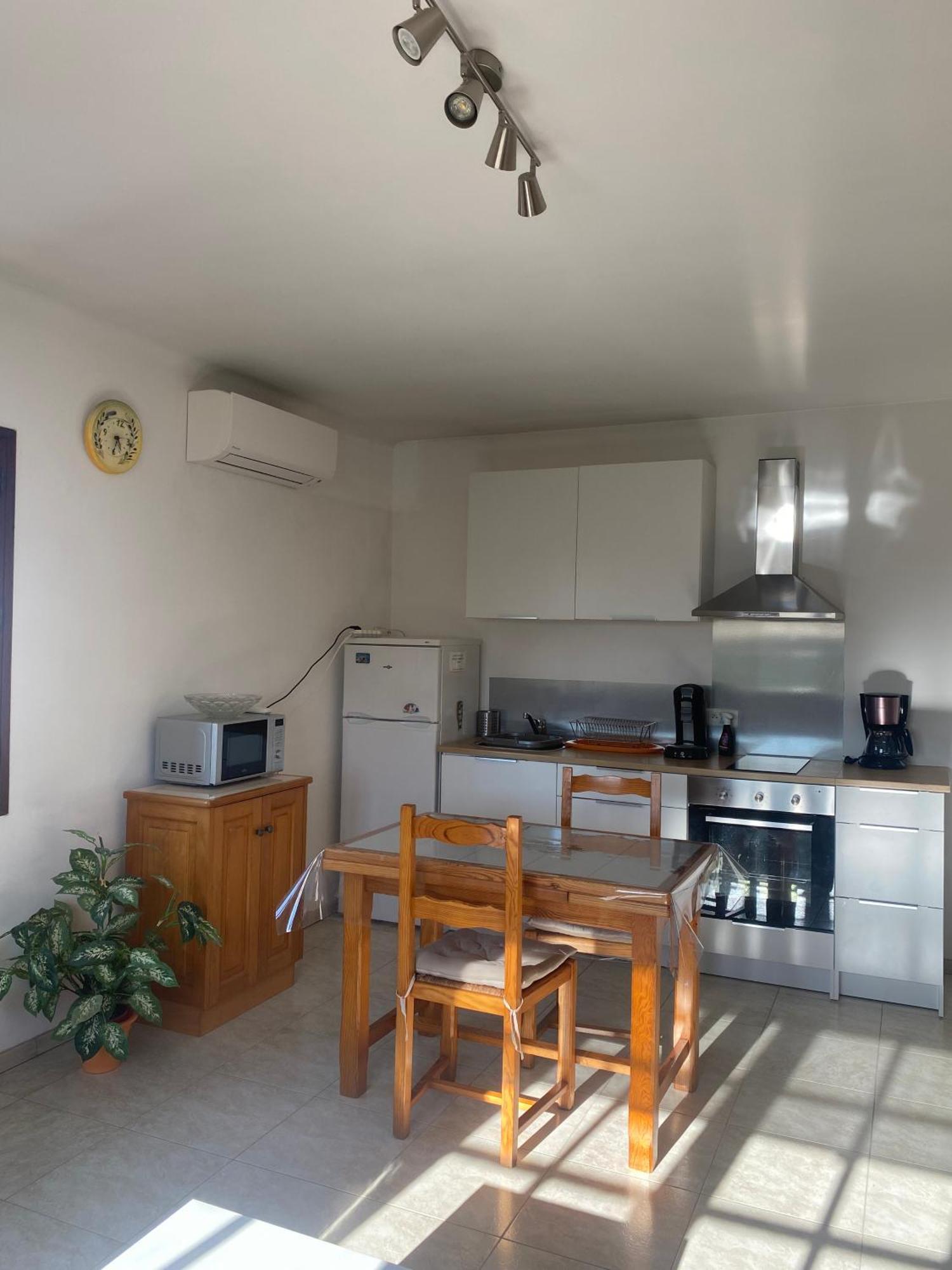 Le Micocoulier Apartment La Crau Luaran gambar