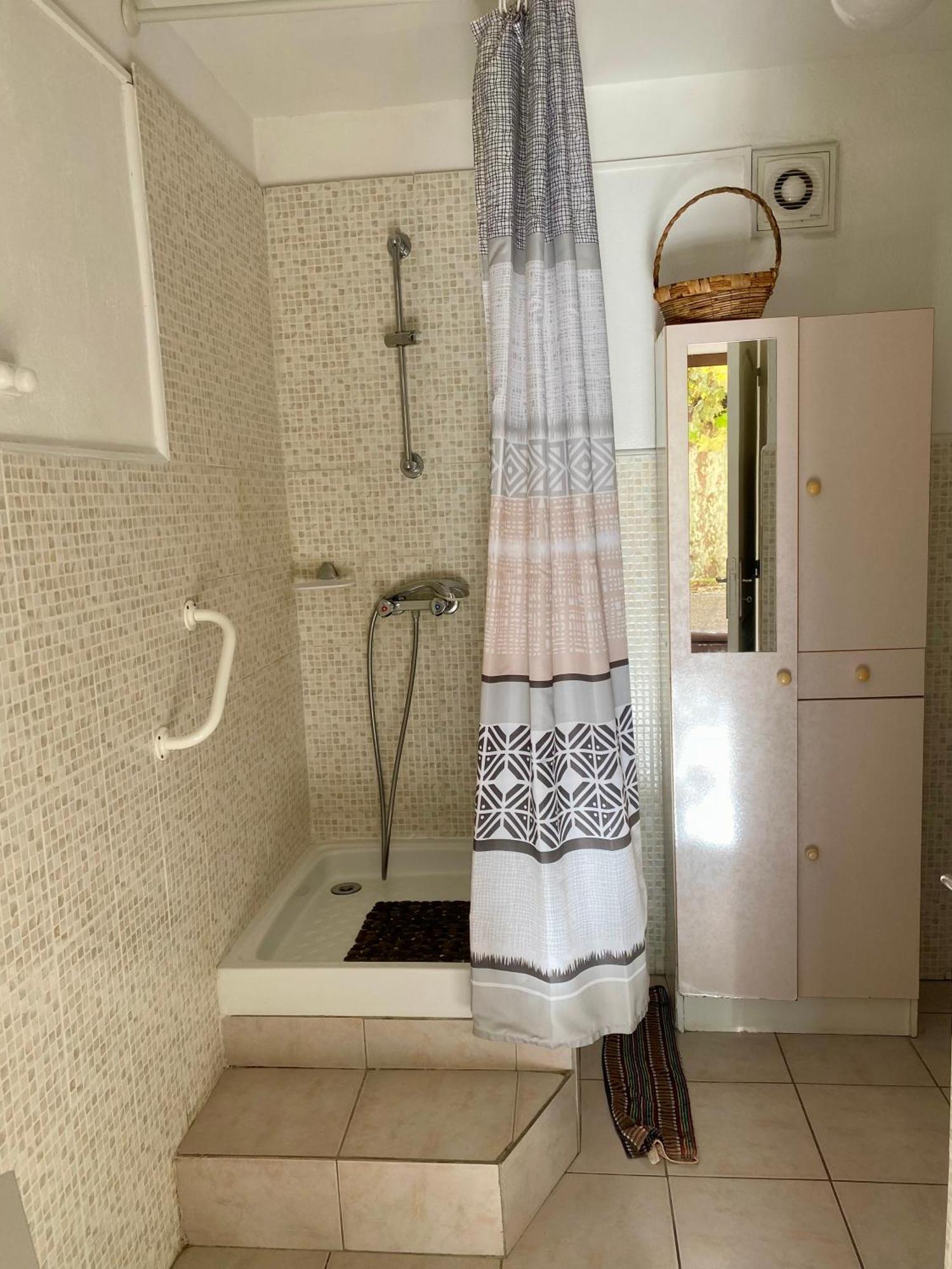 Le Micocoulier Apartment La Crau Luaran gambar